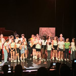 L'ensemble De La Troupe