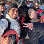 En bas des pistes en attendant